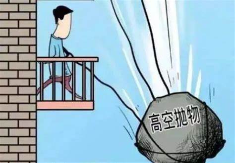 因嫌救援消防吵，男子竟高空抛物企图阻止！