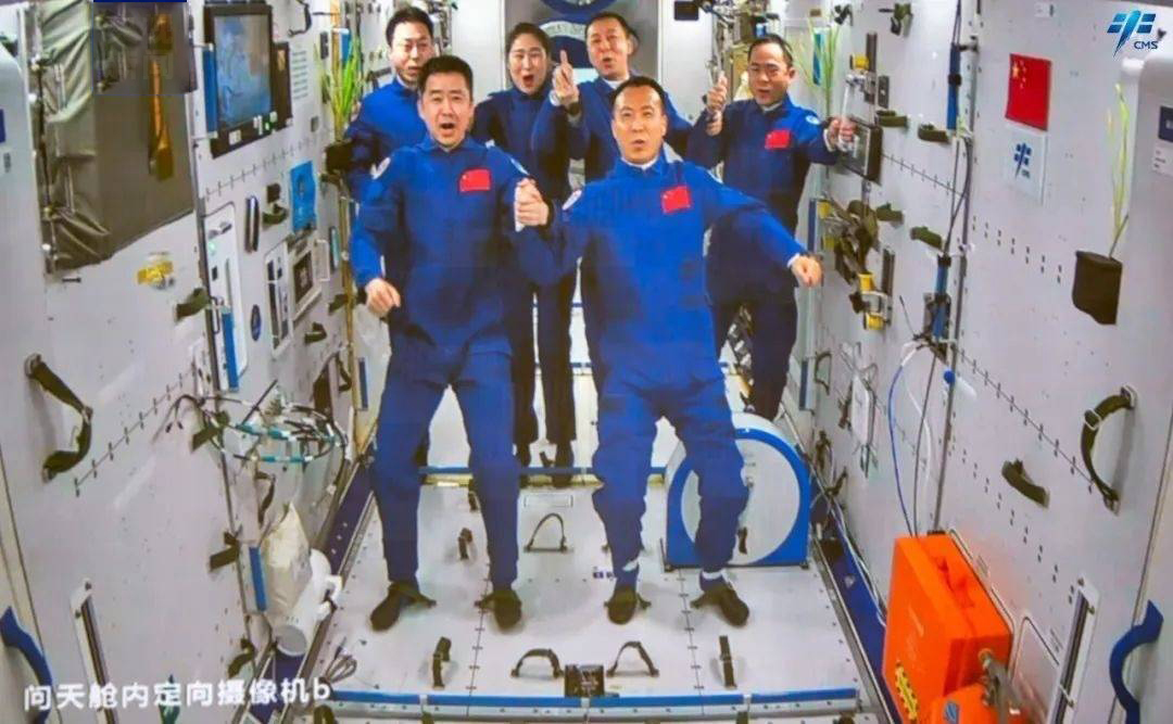 航天员在太空站